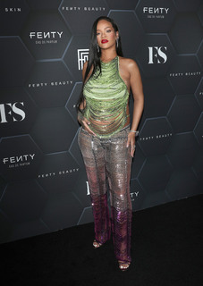 Rihanna feet photo thumbnail