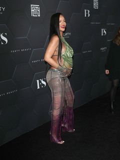 Rihanna feet photo thumbnail