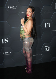 Rihanna feet photo thumbnail