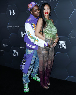Rihanna feet photo thumbnail