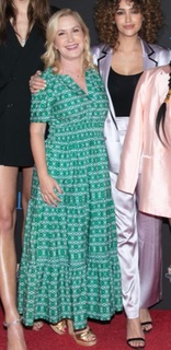 Angela Kinsey feet photo thumbnail