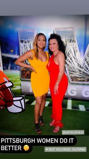 Joy Taylor feet photo thumbnail