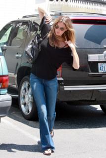Gisele Bündchen feet photo thumbnail