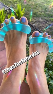 Constance Marie feet photo thumbnail