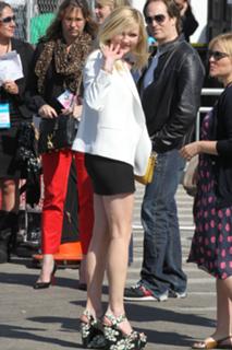 Kirsten Dunst feet photo thumbnail
