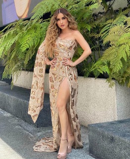 Cynthia Rodríguez feet photo thumbnail