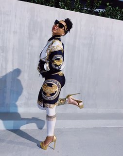 Chloe Bailey feet photo thumbnail