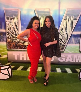 Joy Taylor feet photo thumbnail