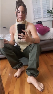JoJo feet photo thumbnail