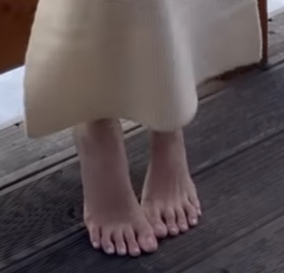 Paulina Sykut feet photo thumbnail