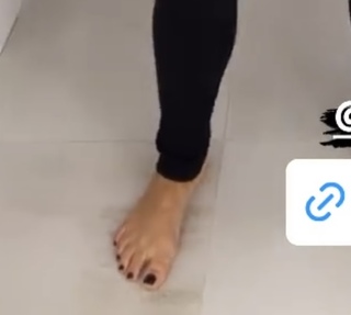 Katarzyna Cichopek feet photo thumbnail