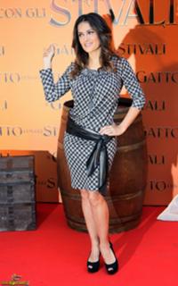 Salma Hayek feet photo thumbnail
