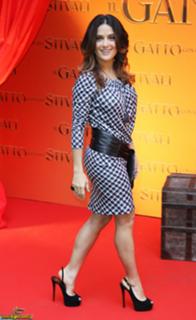 Salma Hayek feet photo thumbnail