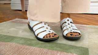 Courtney Khondabi feet photo thumbnail