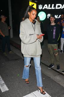 Lais Ribeiro feet photo thumbnail