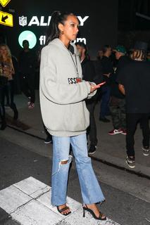 Lais Ribeiro feet photo thumbnail
