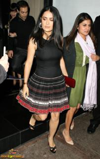 Salma Hayek feet photo thumbnail