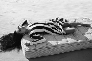 Zoë Kravitz feet photo thumbnail