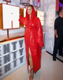 Rihanna feet photo thumbnail