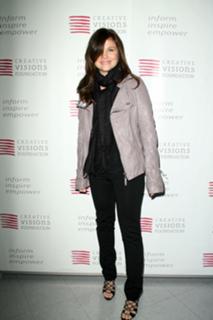 Tiffani Thiessen feet photo thumbnail