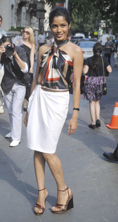 Freida Pinto feet photo thumbnail