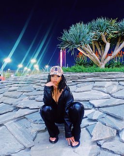 Chloe Bailey feet photo thumbnail