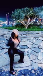 Chloe Bailey feet photo thumbnail