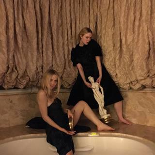 Elle Fanning feet photo thumbnail