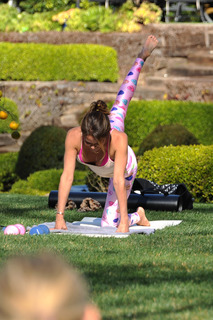 Brooke Burke feet photo thumbnail