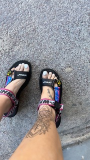 Victoria Waldrip feet photo thumbnail