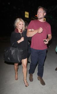 Jessica Simpson feet photo thumbnail