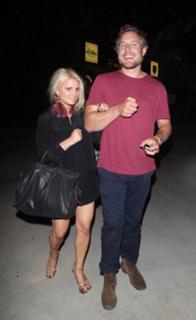 Jessica Simpson feet photo thumbnail