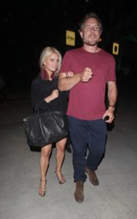 Jessica Simpson feet photo thumbnail