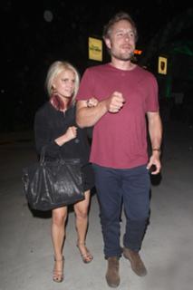 Jessica Simpson feet photo thumbnail