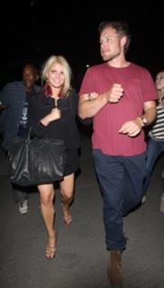 Jessica Simpson feet photo thumbnail