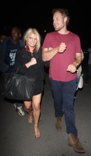 Jessica Simpson feet photo thumbnail