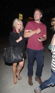 Jessica Simpson feet photo thumbnail