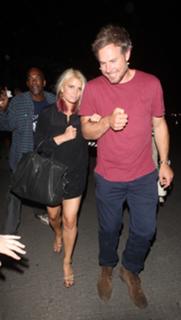 Jessica Simpson feet photo thumbnail