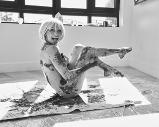 Katie Cassidy feet photo thumbnail