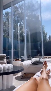 Nina Agdal feet photo thumbnail