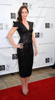 Emily Blunt feet photo thumbnail