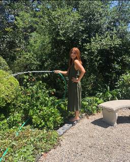 Isla Fisher feet photo thumbnail