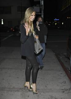 Delta Goodrem feet photo thumbnail
