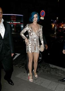 Katy Perry feet photo thumbnail