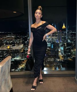Jilly Anais feet photo thumbnail