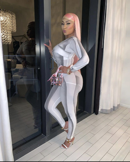 Nicki Minaj feet photo thumbnail