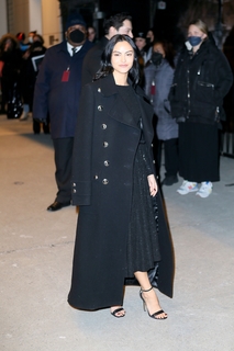 Camila Mendes feet photo thumbnail