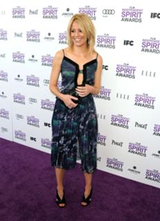 Elizabeth Banks feet photo thumbnail