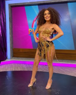 Cynthia Rodríguez feet photo thumbnail