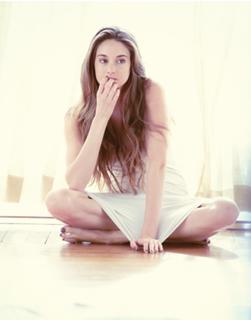Shailene Woodley feet photo thumbnail